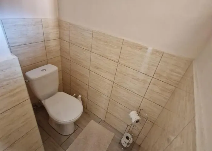Nyaraló Az *